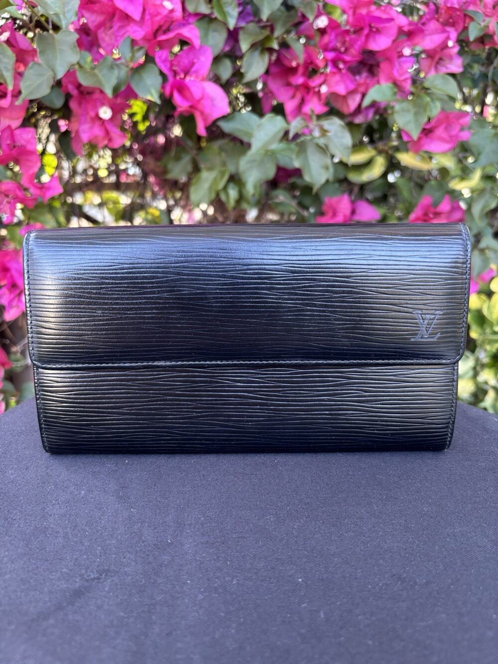 Louis Vuitton Epi Leather Porte Feuille Sarah Long Bifold Wallet Black